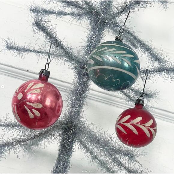 Vintage Hand-Painted Glass Ball Ornament Red Blue Pink Set of 3 - Picture 8 of 8